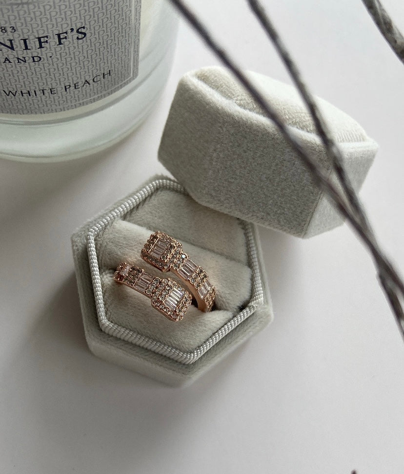 ICED SQUARE RING