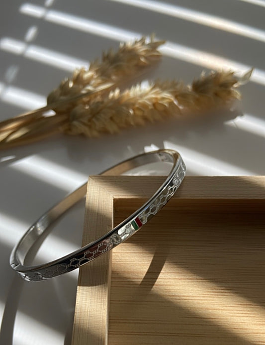 BELT BANGLE