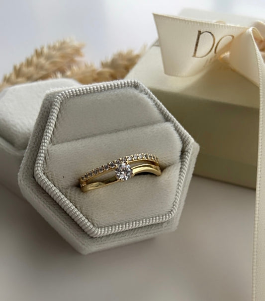 SIMPLE ELEGANT RING