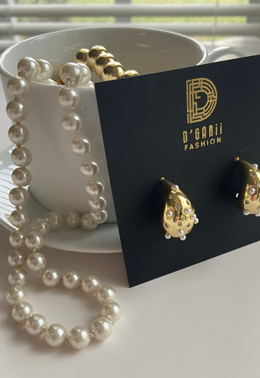 SOME PEARLS DROP EARRINGS