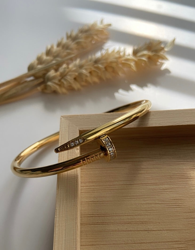 NAIL BANGLE