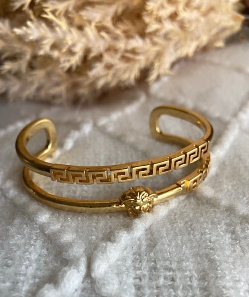 VERSUS DOUBLE BANGLE