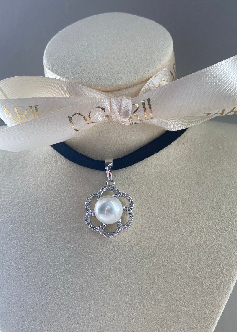 PEARL FLOWER CHOKER