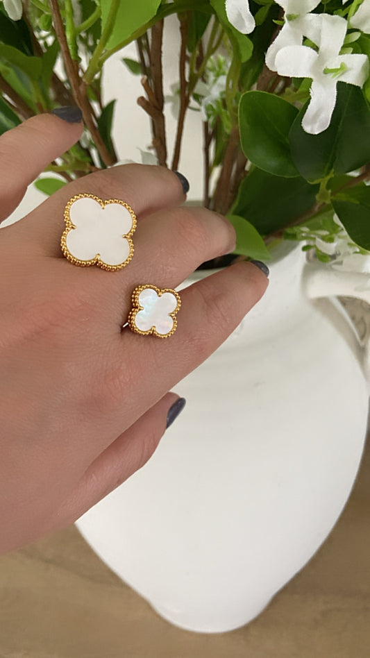 VC WHITE TWO CLOVER  OPEN RING