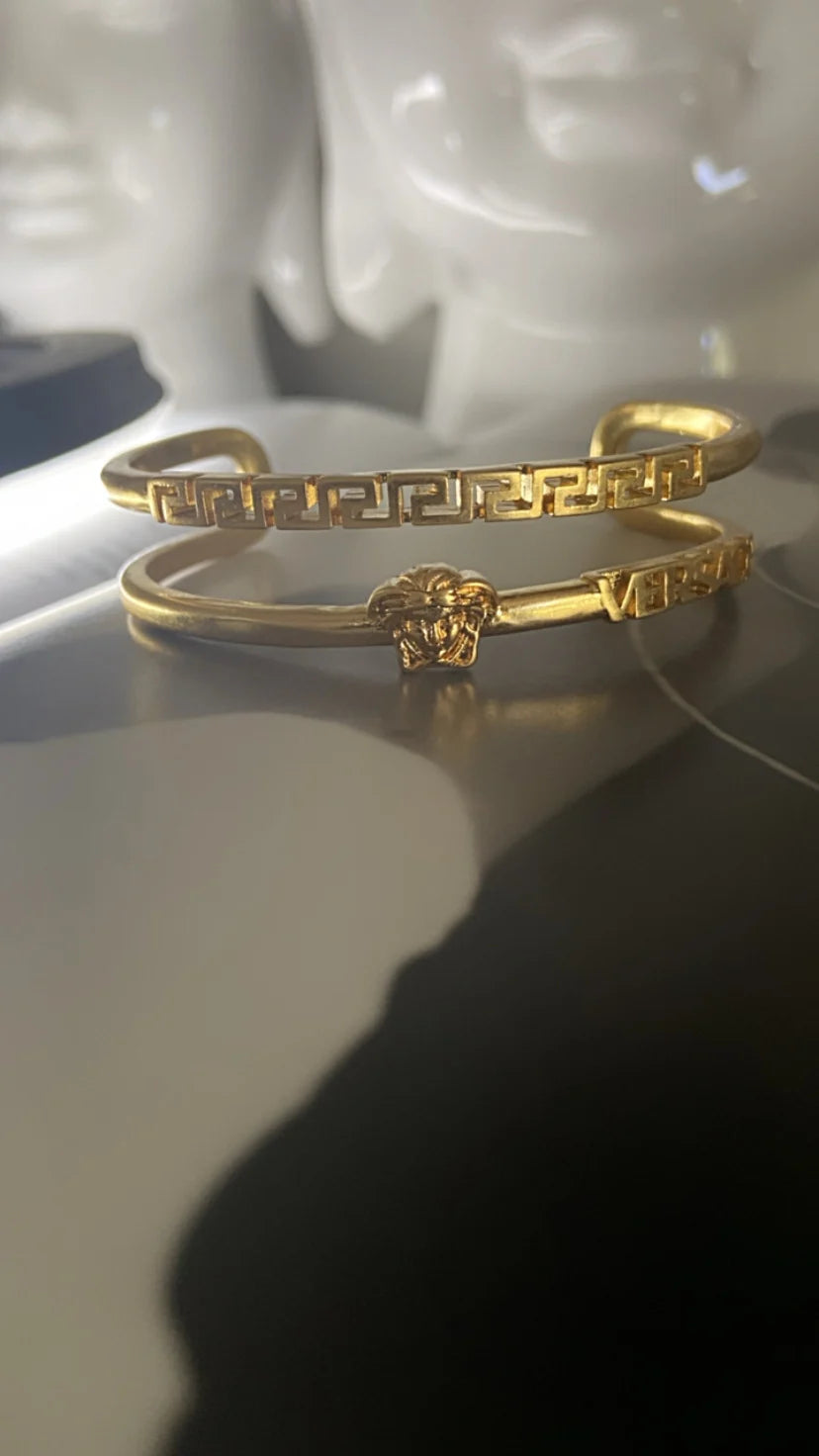 VERSUS DOUBLE BANGLE